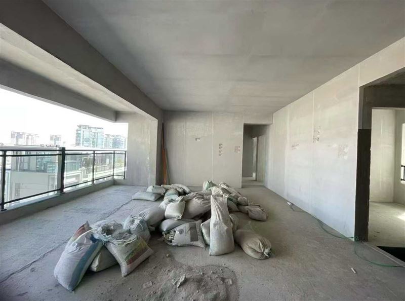 明郡公园里 横厅四房双卫