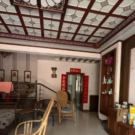 麻园路东园小区2楼带花园急售…