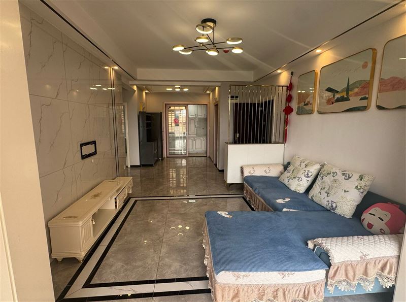 兰乔圣菲稀缺湖景房，两室两厅设计