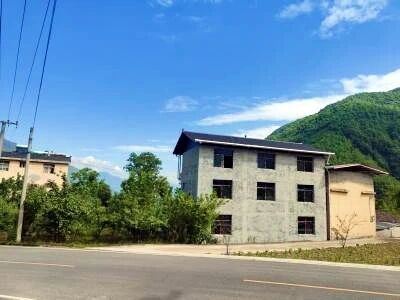 四川省甘孜藏族自治州泸定县660平米毛坯别墅院子