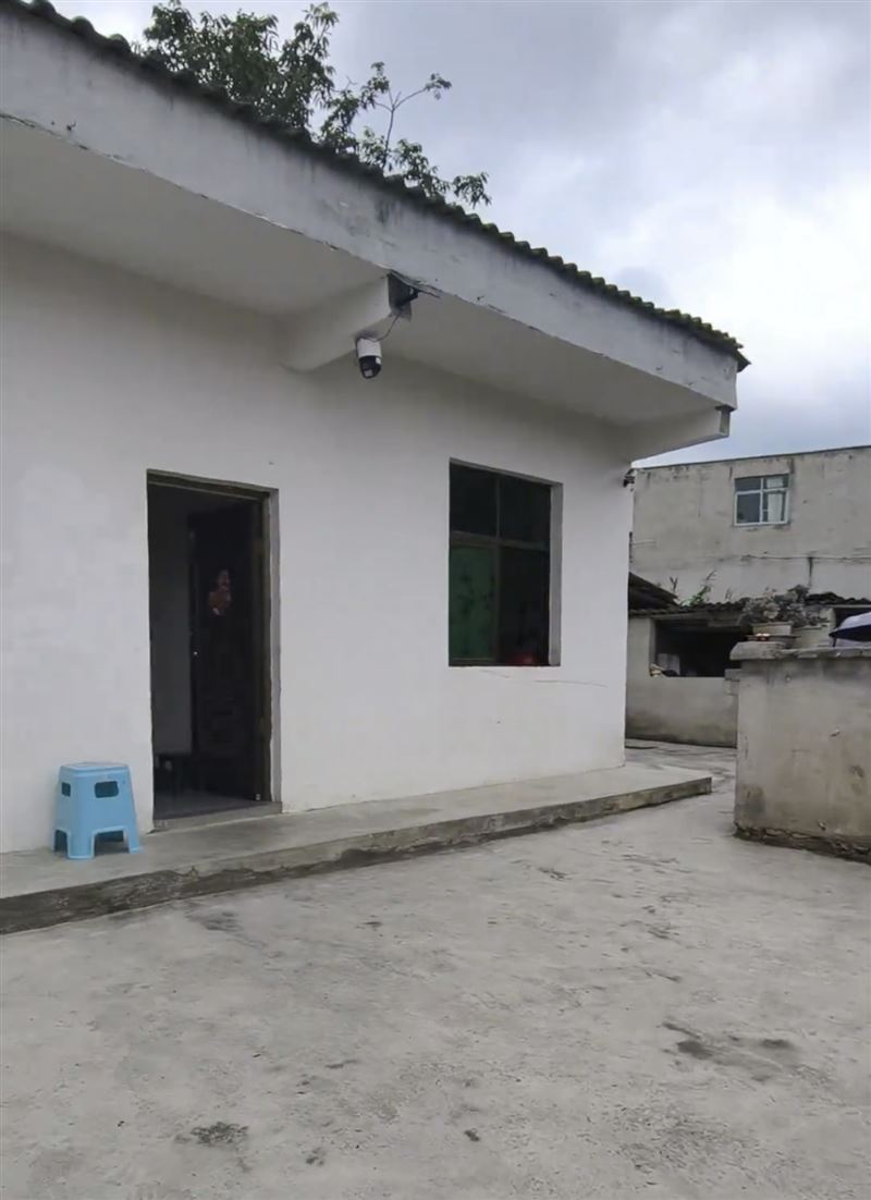 七八百平，20多个出